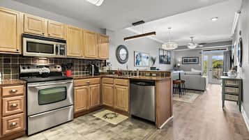 Refrigerador, microondas, horno y parrilla de estufa