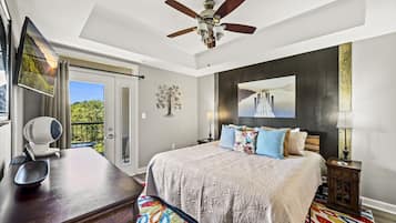 2 kamar tidur, meja kerja, setrika/meja setrika, dan Wi-Fi gratis