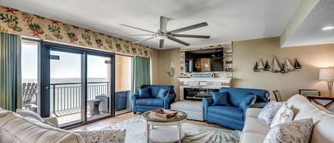 Smart-TV, peis, DVD-spiller og stereoanlegg