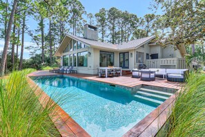A heated pool - 8 Gull Point: BESTNEST/Luxe by Beverly Serral, Private Pool, Stunning View (Hilton Head Island)