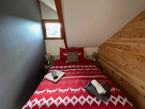 4 bedrooms, iron/ironing board, travel cot, free WiFi