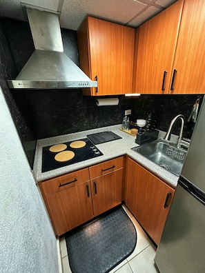 雪櫃、微波爐、爐具、咖啡機/沖茶器