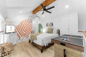 2 bedrooms, individually decorated, individually furnished, free WiFi - Tranquil Treehouse Loft - Golf Course Views (Branson)