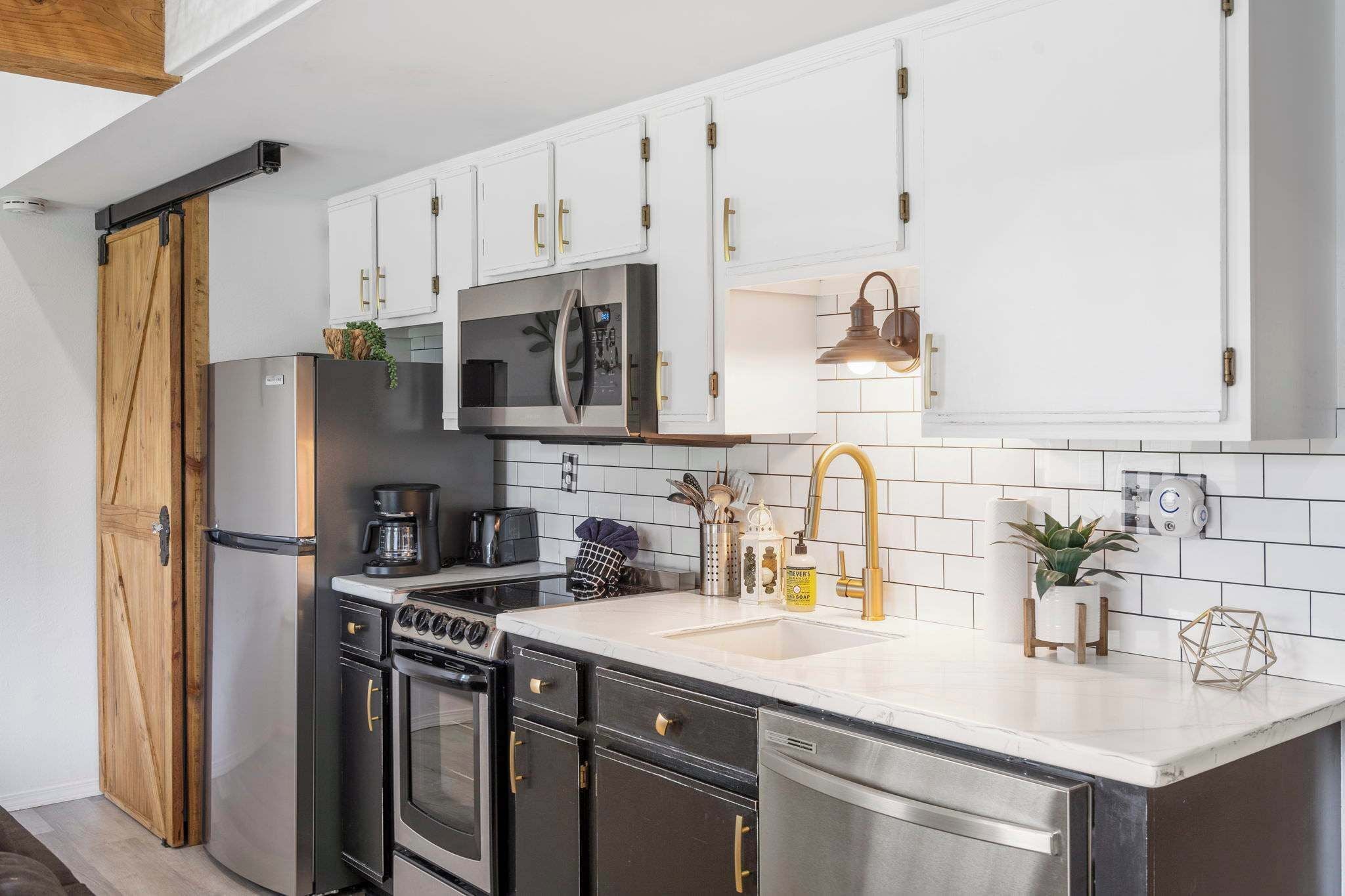 Appartamento, 2 letti matrimoniali, balcone, vista campo da golf (Tranquil Treehouse Loft) | Cucina privata | Macchina per tè/caffè