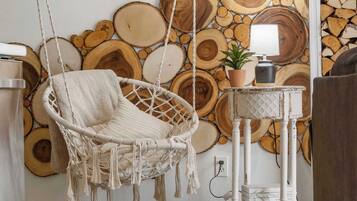 Huoneisto, 2 parisänkyä, parveke, näköala golfkentälle (Tranquil Treehouse Loft) | Sisätilat