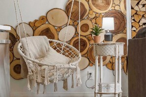 Lejlighed - 2 dobbeltsenge - balkon - udsigt til golfbane (Tranquil Treehouse Loft) | Interiør