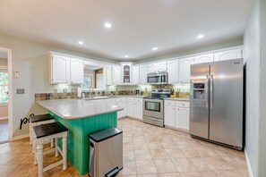 Refrigerador, microondas, horno, placa de cocina