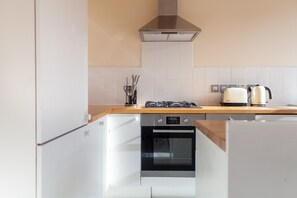 Refrigerador, horno, placa de cocina, lavavajillas