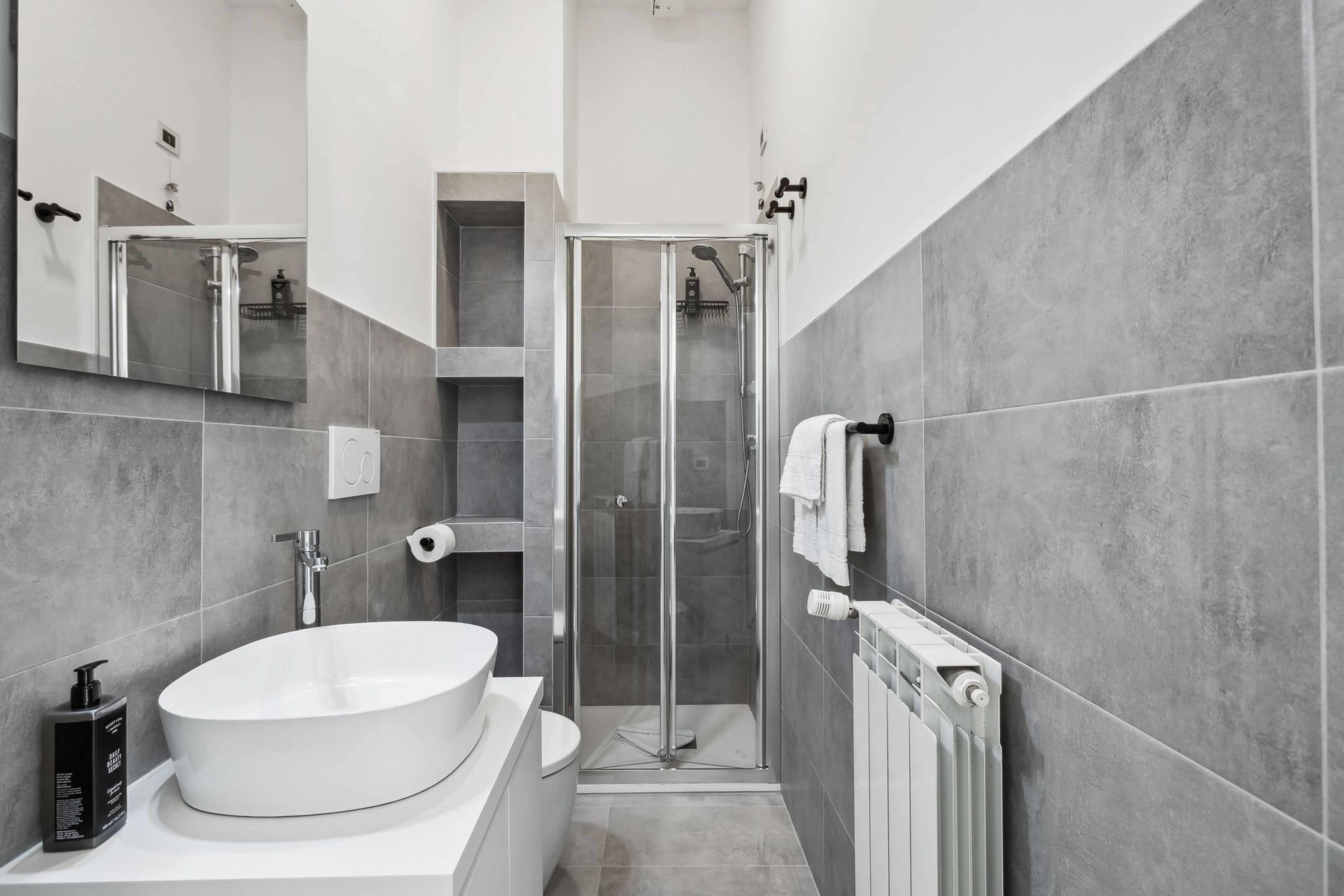 Two-Bedroom Apartment | Bad | Miljøvennlige toalettsaker, hårføner, håndklær og såpe