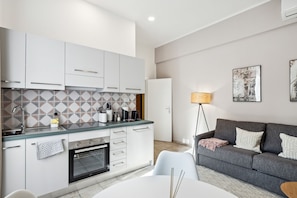 Two-Bedroom Apartment | Private kitchen | Fridge, oven, stovetop, dishwasher - Limehome Rome via dei Reti (Rome)