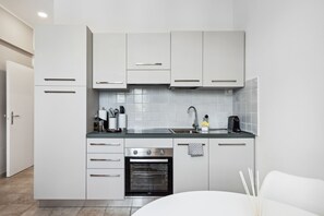 One-Bedroom Apartment | Eget kjøkken | Kjøleskap, ovn, kokeplater og oppvaskmaskin