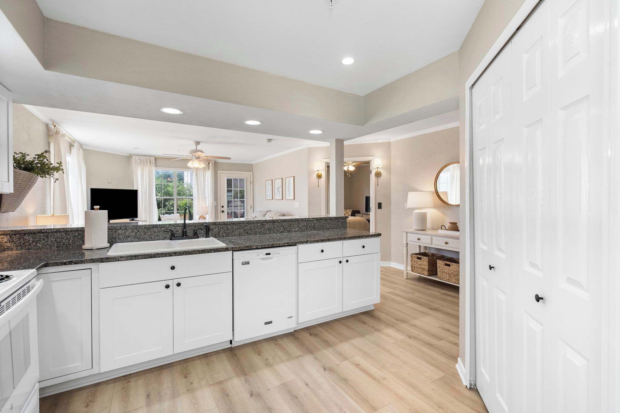 Condo, Multiple Beds, Patio, Garden View (Table Rock Cottage) | Private kitchen | Coffee/tea maker