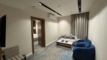 Superior Suite | 1 bedroom, Egyptian cotton sheets, premium bedding, memory foam beds