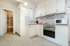 City-Apartment | Eigene Küche | Großer Kühlschrank, Ofen, Wasserkocher, Toaster