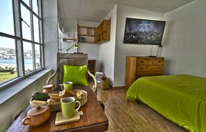 1 soverom, skrivebord, strykejern/-brett og wi-fi (inkludert)