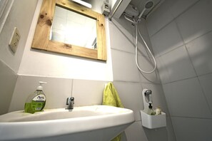 Handtücher, Seife, Shampoo, Toilettenpapier