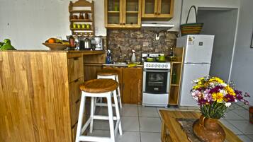 Fridge, dishwasher, coffee/tea maker, electric kettle