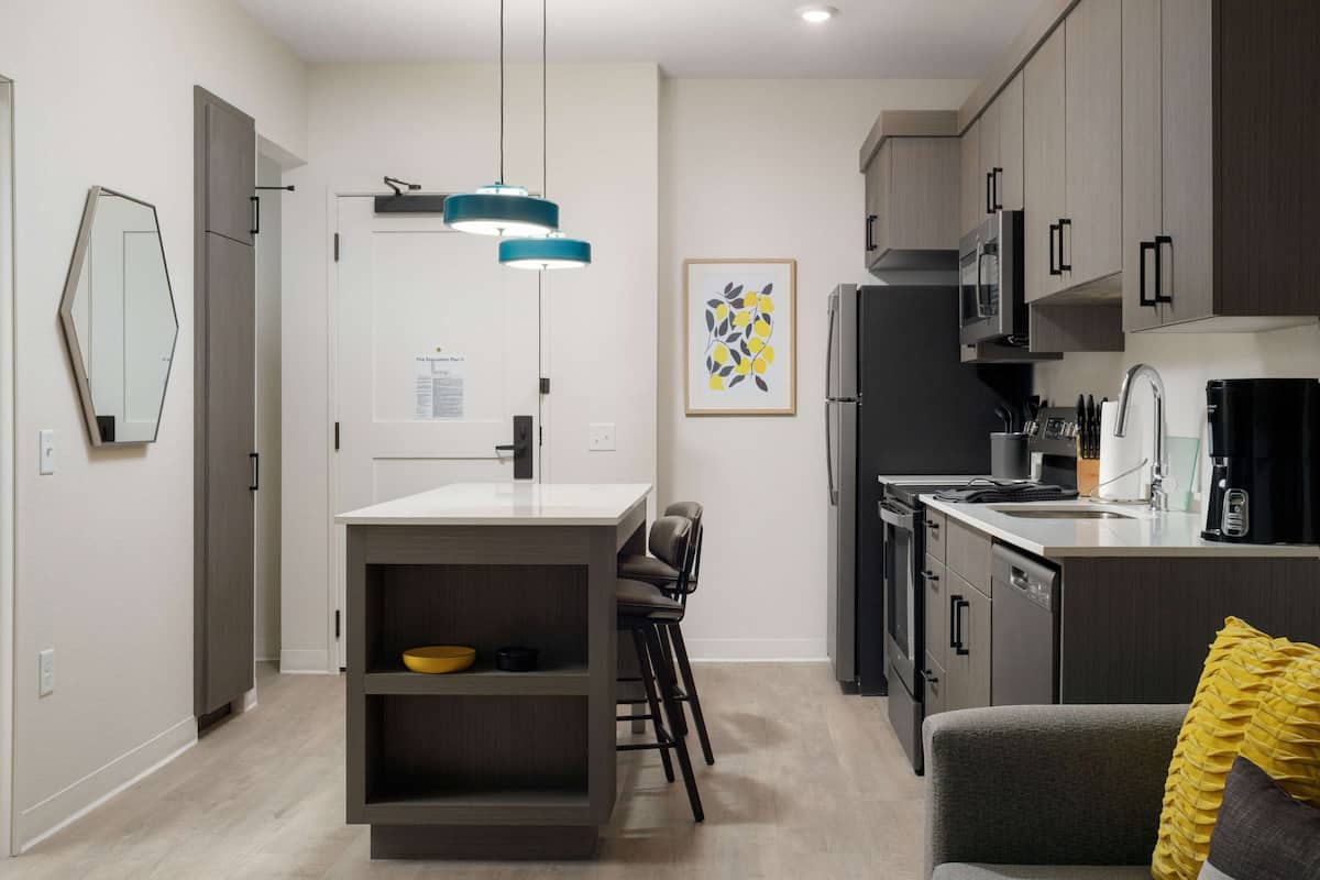 Peralatan tempat tidur premium, ruang kerja komputer riba