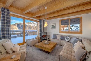 TV, peis, TV-spill og DVD-spiller