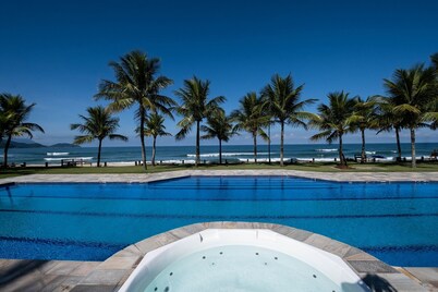 Casa de Condomínio com 7 Quartos em condomínio fechado