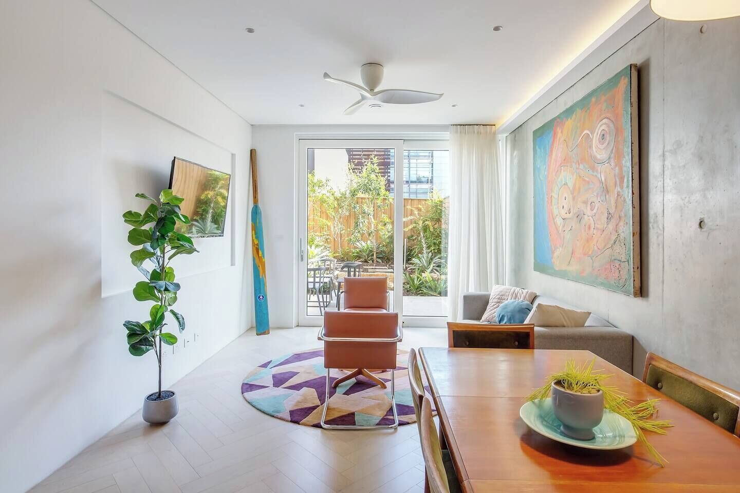 The Fern Split Level Retreat With Lush Courtyard - Camperdown