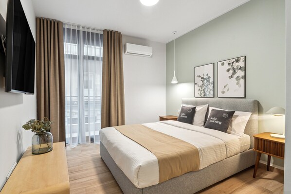 Studio with balcony | Didekorasi berbeda-beda dan dilengkapi dengan perabotan berbeda-beda