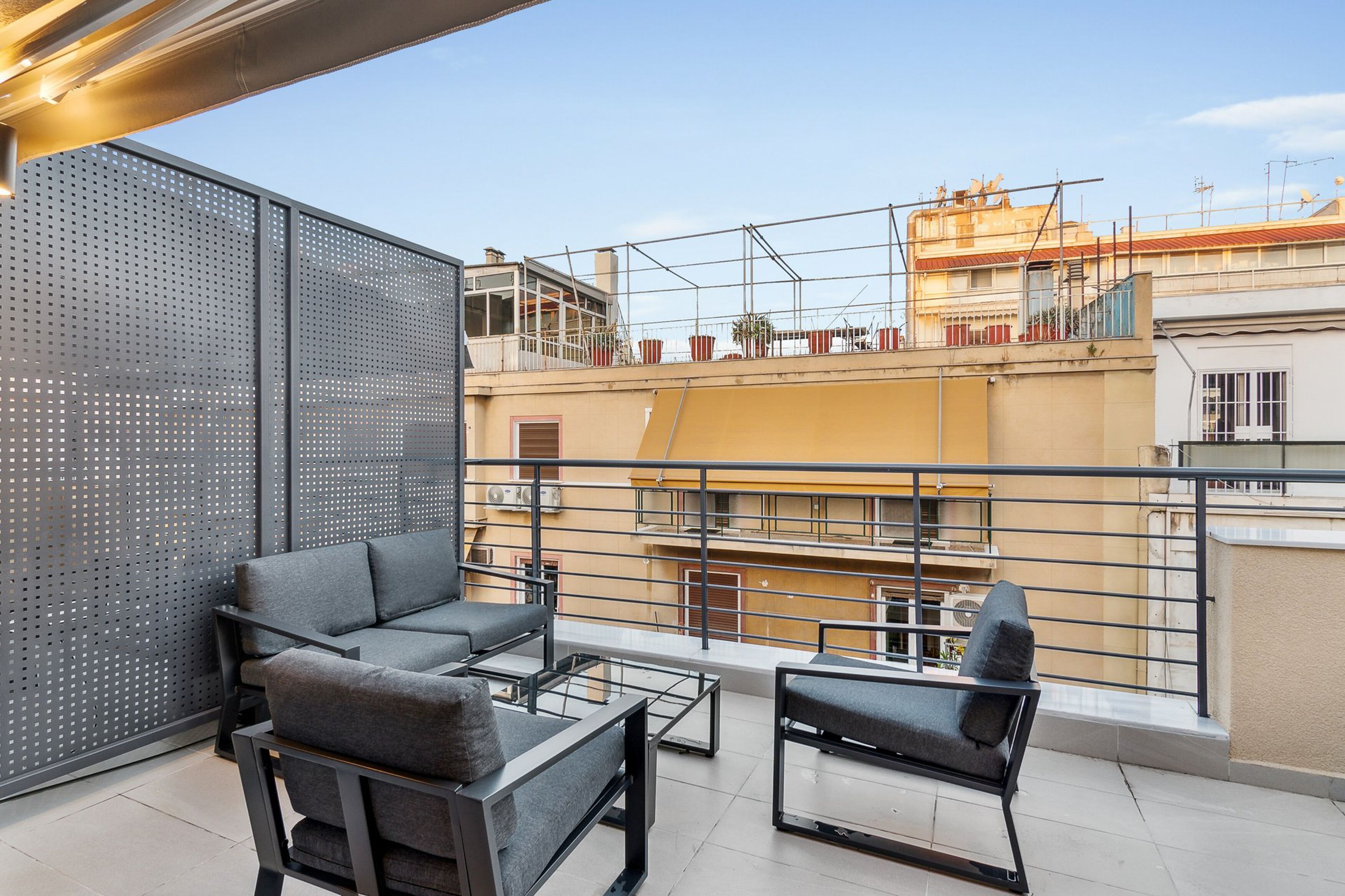 Single Studio with balcony | Terrace/patio