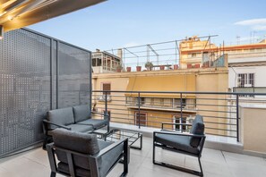 Single Studio with balcony | Teras/patio
