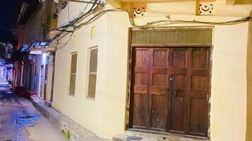 Mặt tiền nơi lưu trú