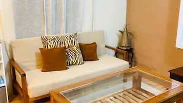 Casa luxo | Sala de estar | TV de tela plana, brinquedos