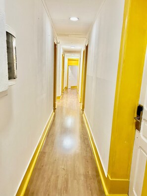 Domitorio 6 camas 1 D | Living area - Samps Hostel (Lisbon)