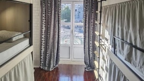 Down comforters, memory foam beds, WiFi (free) - Samps Hostel (Lisbon)