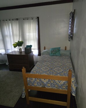 5 bedrooms, iron/ironing board, WiFi, bed sheets