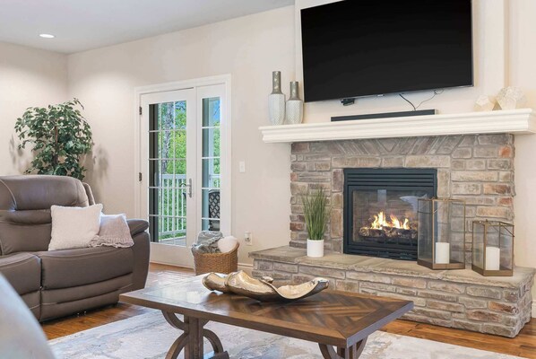 House, Multiple Beds, Patio, Garden View (Villa at the Hills) | Living area | 42-inch flat-screen TV with digital channels - Villa at the Hills - A Grand Branson Vacation! 4 BDR Golf Resort Villa (Branson)