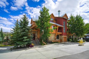 Exterior - New Listing! Walk To Ski, Private Hot Tub, Fitness Room, Garage, Great Views (Breckenridge)