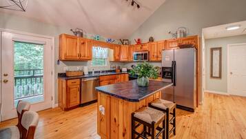 House, Multiple Beds, Patio | Private kitchen | Fridge, oven, stovetop, dishwasher