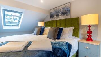 6 bedrooms, bed sheets