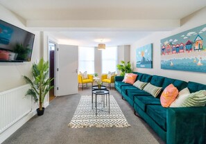 Living area - Station Lodge By My Getaways (Brighton)