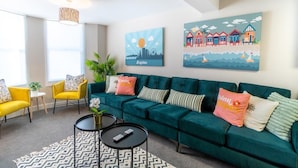 Living area - Station Lodge By My Getaways (Brighton)