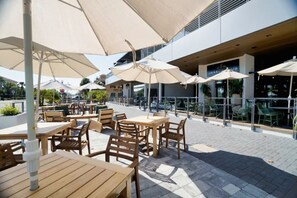 Outdoor dining - Ocean Seaside Escape A
(Jacksonville Beach)