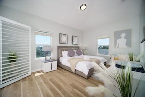 4 bedrooms, WiFi, bed sheets - Ocean Seaside Escape A
(Jacksonville Beach)