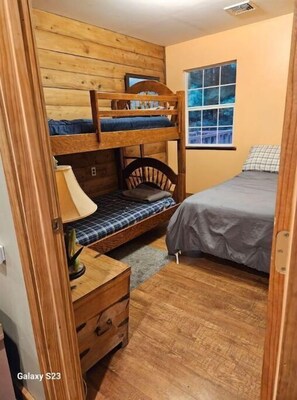 2 bedrooms, WiFi, bed sheets