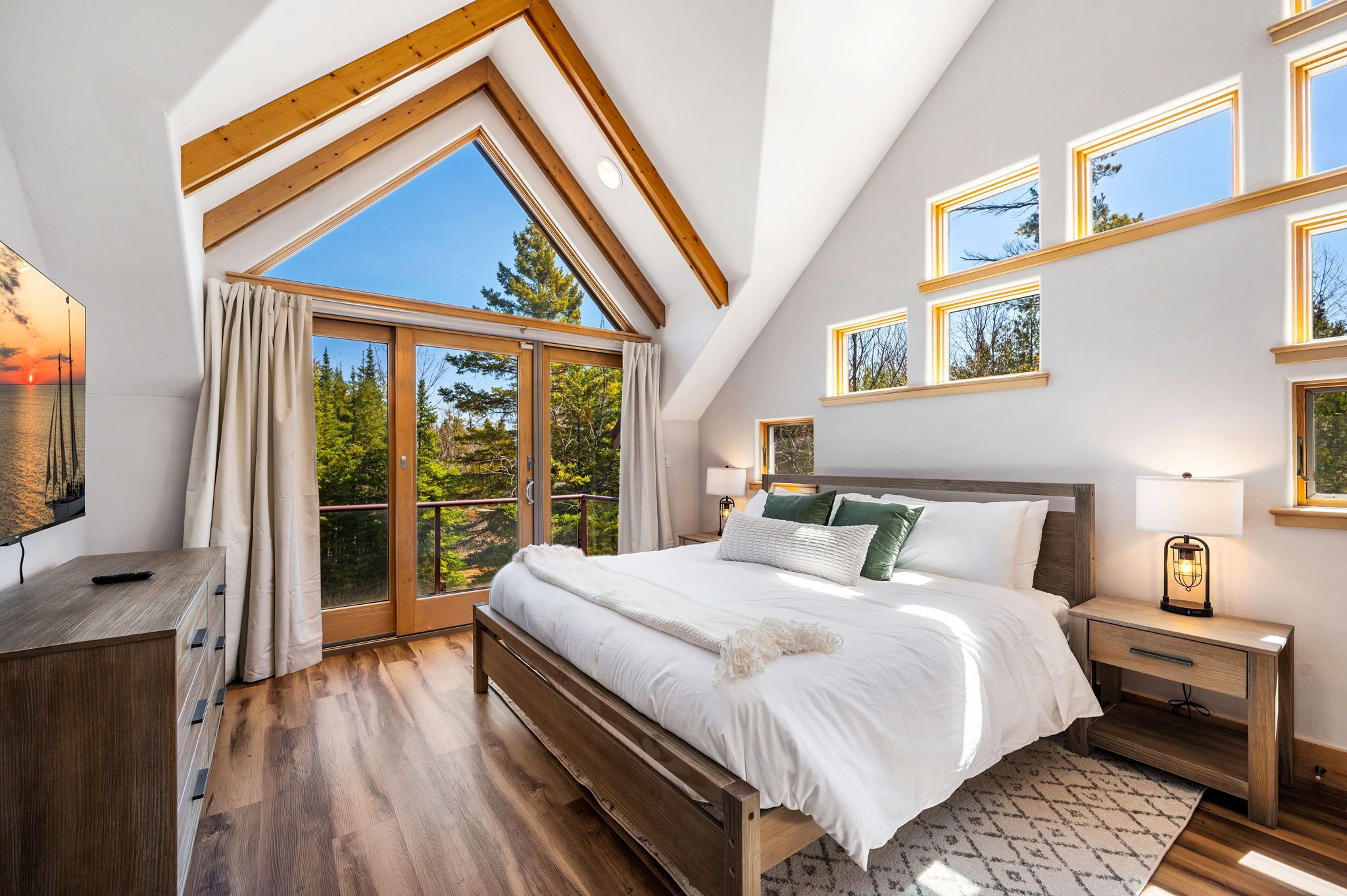 3 多间卧室、免费 WiFi、床单