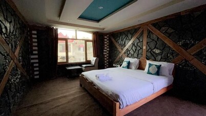 Shanghai Resort - Skardu