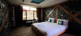 Shanghai Resort - Skardu
