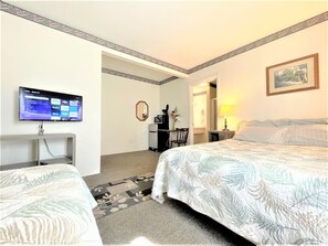 1 Schlafzimmer, Schreibtisch, Bügeleisen/Bügelbrett, Reisekinderbett