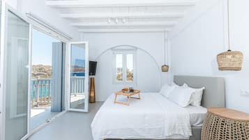 4 bedrooms, iron/ironing board, travel crib, WiFi (free)