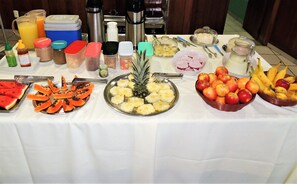 Déjeuner complet gratuit tous les jours