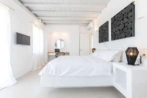 4 chambres, fer et planche à repasser, lit de bébé portatif