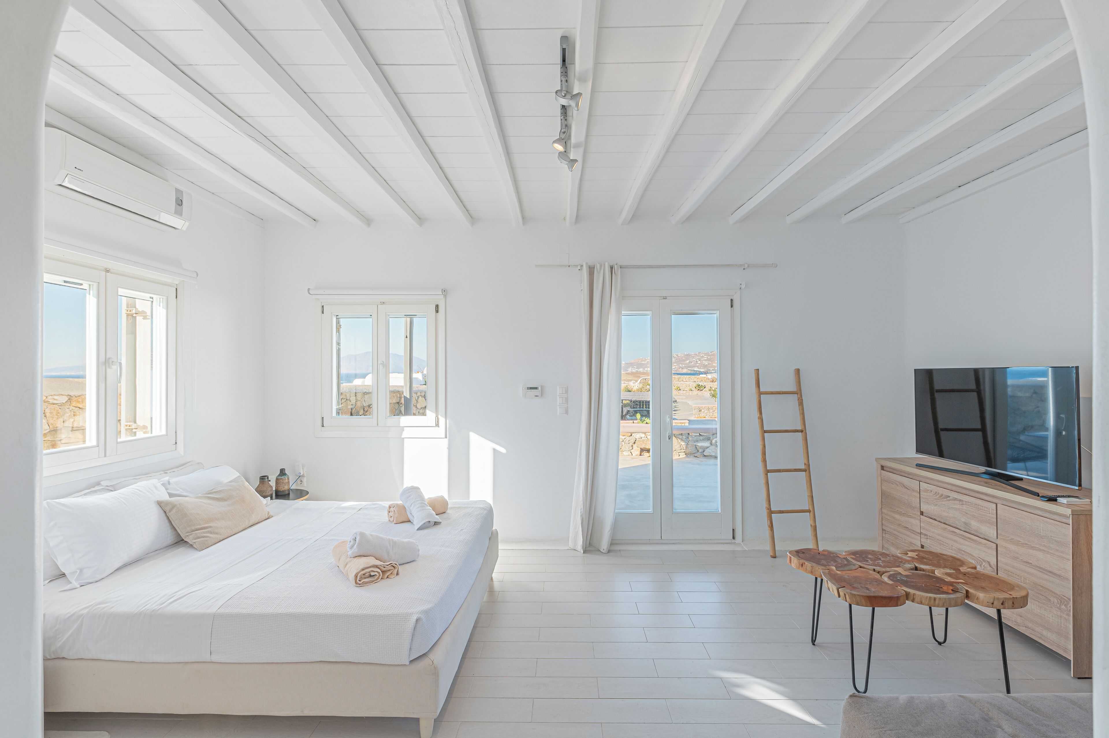 5 bedrooms, iron/ironing board, travel crib, free WiFi